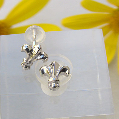 ピアス ゆりの紋章 百合 シルバー色 シルバー ポイント消化に 普段使い 人気 おすすめ カジュアル ...