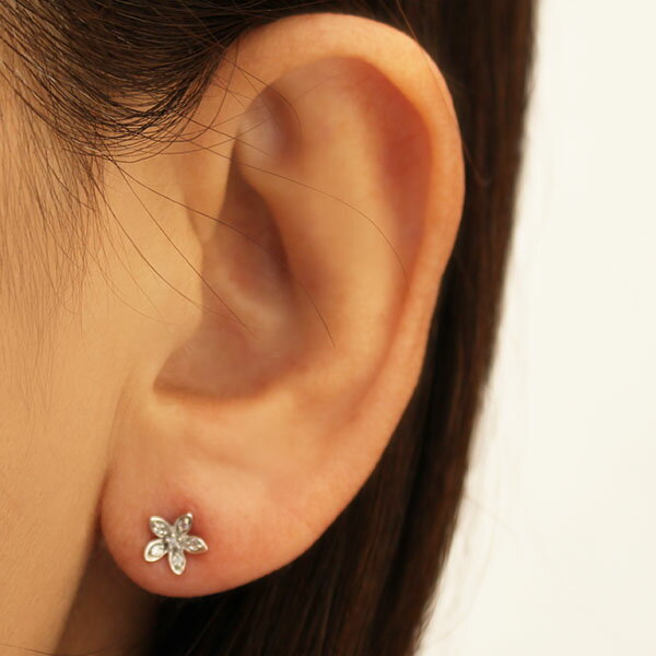 ピアス、ダイヤモンドピアス、ダイヤピアス、ダイヤモンド、ダイヤ、スタッドピアス、フラワー、花、18金、k18、18k、ホワイトゴールド、ペア、レディース、送料無料、プレゼント、ギフト