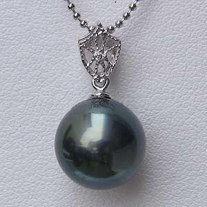 【ポイント10倍】タヒチ黒蝶真 k18 ペンダントトップ ヘッド グリーン系 ドロップ形 ダイヤモンド 送料無料 人気 おすすめ カジュアル トレンド プレゼント ギフト ジュエリー ブラックフライデー