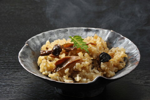 【おこわ】きのこおこわ（180g）【 簡単 美味しい おいしい お弁当 もち米 きのこ 山菜 山菜おこわ モチモチ もちもち 冷凍 おにぎり 夏バテ予防 夏バテ防止 レシピ カロリー 作り方】【10P30Nov14】