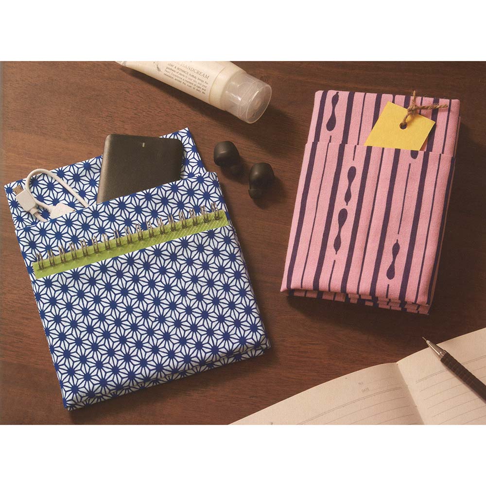 【 注染手ぬぐい 】注染小紋手ぬぐい 二本横縞 03566 [ 日本製 手染め 手拭い シンプル 和柄 伝統柄 古典柄 小紋柄 着物柄 しま模様 ボーダー ストライプ 水色 青 ブルー インテリア ファブリック タペストリー かわいい ] sps