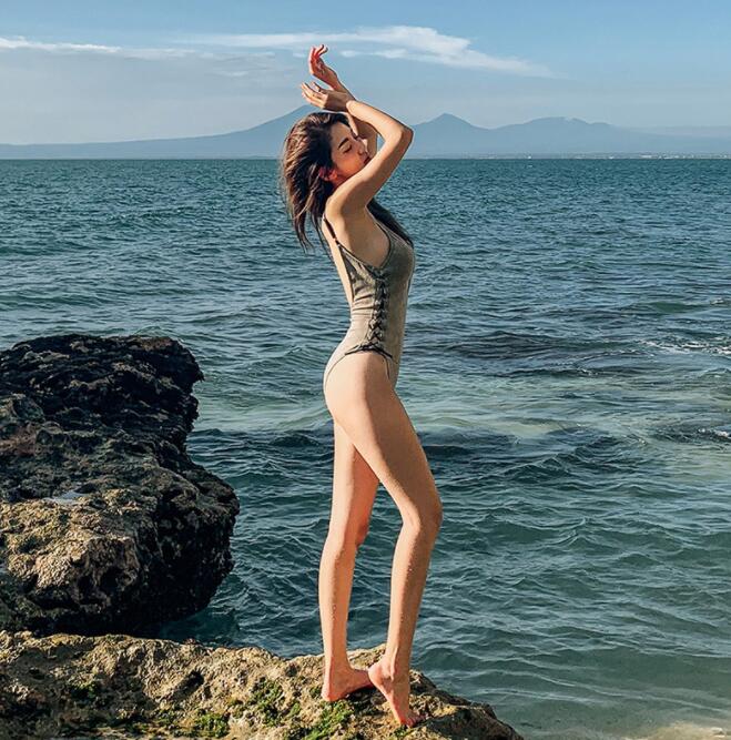 レディースワンピース 水着 かわいい 送料無料 キャミソール おしゃれ 編み上げ 韓国風 ins セクシー 体型カバー フィットネス水着 バックシャン 三角 ビキニ 温泉 旅行 リゾート 海 ビーチ 砂浜 M L XL 20代30代40代 夏 秋