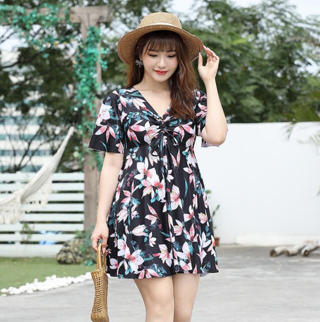 夏水着 ビッグサイズ 花柄 大人可愛い 保守 体型カバー 露出控えめ 送料無料 150kg着られる Vネック 半袖 ハイウエスト 胸パット付き パンツ付き 女性水着 ママ水着 着痩せ 夏 海旅行 デート 海辺 海水浴 温泉 ビーチ 海の日 デート 砂浜