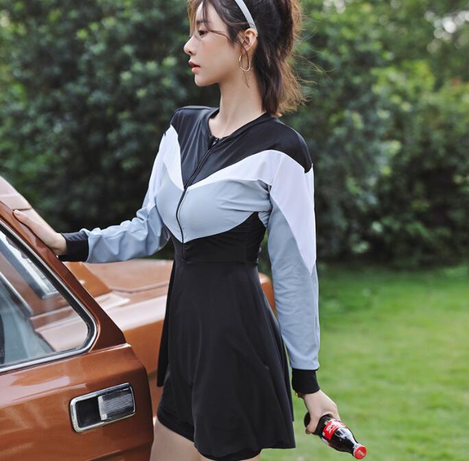 レディース 水着 新着 保守 ファスナー セパレート 2点セット ラッシュガード＋ショートパンツ 2色 グレー パープル 露出控えめ 胸パット付き おしゃれ 日焼け防止 サーフィン 水泳 潜水 海水浴 着痩せ ウエットスーツ 温泉 水陸両用 フリル