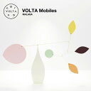商品仕様 商品名 VOLTA Mobiles サイズ MALAGA : 横幅 55cm × 高さ 38cm 素材 スチール、アルミニウム 生産国 スペイン 備考 ほこりは柔らかい布やブラシで優しく拭き取ってください。VOLTA Mobiles / ヴォルタモビール MALAGA / マラガ 空間に彩りとリズムを作り出すアートピース VOLTA Mobilesは、OtxoとMario Contiという 兄弟によりパリで設立され、現在はバルセロナを 拠点にモビールを製作しています。 ハンドメイドで製造されたカラフルな 金属パーツがゆったりと優しく動き、 空間に彩りと遊び心をもたらします。 スタンディングタイプは置き場所を 選ばず楽しめます。 MALAGA / マラガ 暖かな色味と軽やかなデザイン 木の葉のように、風や空気の循環によってくるくると舞い、 ベースは全体に優れた安定性を与えます。 金箔のロゴがあしらわれた豪華な青い箱に丁寧に梱包されます。 思い出に残るオリジナルのオブジェクトを愛する人に贈る絶好の機会です。 VOLTA Mobiles　他の商品はこちらから 商品仕様 商品名 VOLTA Mobiles サイズ MALAGA : 横幅 55cm × 高さ 38cm 素材 スチール、アルミニウム 生産国 スペイン 備考 ほこりは柔らかい布やブラシで優しく拭き取ってください。
