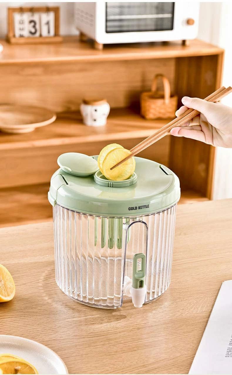 【クーポン最大1000円OFF】冷水筒 耐熱 ピッチャー 横置き 4リットル 蛇口付き 麦茶ポット お茶ポット 4L 大容量 冷蔵庫ポット 耐冷 洗いやすい 飲料水 お茶 炭酸 お茶ボトル 冷蔵庫 ドリンクボトル ティーポット 飲料水バケット 水筒 ドリンクピッチャー おしゃれ