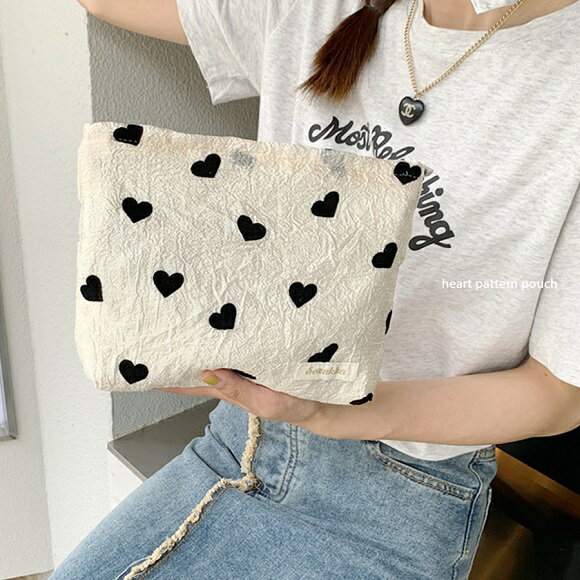 ShinySelectの【新商品入荷】ポーチ 収納 ハート ハート柄 LOVE モノトーン ミニハート 大きめ ファスナー セット アクセサリー メイク メイクポーチ 小物入れ スクエア 韓国ファッション シンプル ガーリー フェミニン ハートポーチ 小物 ケース 大容量|詳細画像