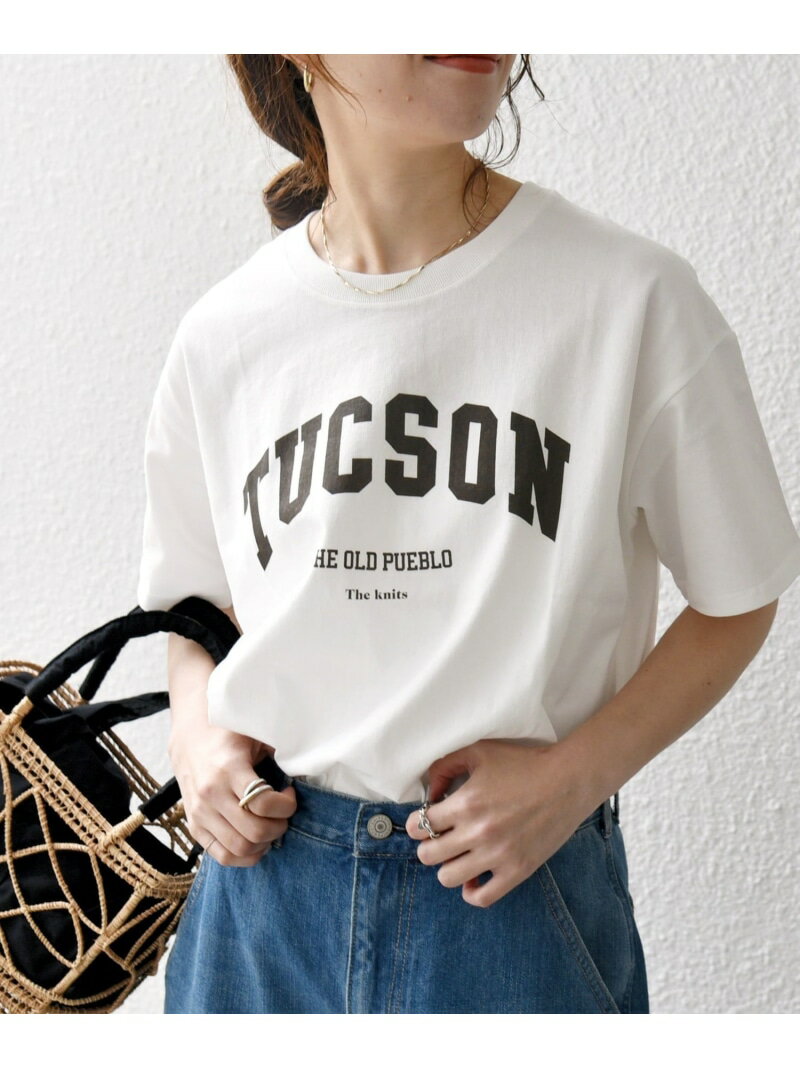 《追加予約》THE KNiTS: ラウンドヘム ロゴ ショート TEE 24SS SHIPS any シップス トップス カットソー・Tシャツ ホワイト グレー ブラウン*