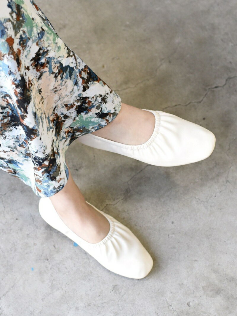 【SALE／50%OFF】【WEB限定】フェイクレザーギャザーシューズ 22.5~25.5◇ SHIPS WOMEN シップス シューズ・靴 その他のシューズ・靴 ホワイト ブラック シルバー【RBA_E】【送料無料】[Rakuten Fashion]のサムネイル