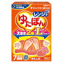 ●商品名レンジでゆたぽんLサイズ●内容量1個●商品説明ぽかぽか快適睡眠チンしてすぐ使える!!◎大きさ2倍※Lサイズ　※メーカー比◎足もとあったか!!◎やわらかジェル◎洗えるふわふわカバー付温かさ7時間くり返し使えるゆたんぽタイプ使用時のサイズ：23×35cm〜かんたん便利!〜湯たんぽのようにお湯を準備する必要はありません。チンしてすぐ使える!!〜効果的な使い方!〜寝る前、先にふとんの中に入れておくと、ふとんの中があたためられてぽかぽかに。寒い季節の快適睡眠をサポート!［特長］〇電子レンジでチンするだけで、心地よい温かさになり、冷たい足もとをしっかり温めます。〇大きめLサイズ(大きさ2倍※メーカー比)なので、ふとんの中を広範囲に温められます。〇やわらかくて気持ちいいジェルタイプの湯たんぽです。〇温かさは約7時間持続します。(ふとんの中で使用した場合の目安です。 室温や使用環境により持続時間は異なります。) 〇ふわふわ素材の洗える専用カバー付きです。〇くり返し使用できます。セット内容：2つ折り本体1個、ふわふわカバー●用途就寝時の保温●使用方法1．本体は2重袋になっています。外袋は破らずにご使用ください。2．加熱前に電子レンジ内の汚れをよくふき取ってください。　 ※本体に汚れが付着すると、その部分だけが異常に加熱され、袋が溶けて破れることがあります。3．電子レンジに入れて加熱します。　 ※ジェルの片寄りがないよう手でもむなどして全体的に均一にしてから加熱してください。　 本体を2つ折りにして電子レンジに入れ3分加熱した後、電子レンジを開け、本体を2つ折りのまま裏返し3分加熱してください。(600Wの場合の加熱時間)　・電子レンジが作動しなかったり、温めムラの原因になりますので、必ず本体を2つ折りにして加熱してください。　・ターンテーブル型の電子レンジを使用する場合は、加熱中、ターンテーブルが回っていることを確認してください。　・必ず電子レンジ機能で加熱し、オーブン機能、スチーム機能では加熱しないでください。　・レンジ出力・加熱時間を超えて使用しないでください。4．本体を専用カバーに入れた後、ふとんに入れてご使用ください。［加熱時間の目安］500W ：初めに3分30秒 → 裏返して3分30秒 600W ：初めに3分→ 裏返して3分 1000W ：初めに2分 → 裏返して2分温かさが足りない場合：本体を手でもみほぐした後、温かさを確認しながら10〜20秒ずつ追加加熱※加熱中は電子レンジのそばを離れないでください。※表示の加熱時間は15℃の室温においた本体を45℃まで温める標準的な加熱時間です。(45℃はお風呂より少し熱い温度です。)●加熱にあたっての注意※日本カイロ工業会(電子レンジ加熱式湯たんぽ部会)自主基準に準ずる表示1．レンジ出力および加熱時間を必ず守って使用してください。　 ※加熱しすぎると中袋が破れ、高温の中身が漏れ出たり飛び散ったりしてやけどの恐れがあります。2．加熱中、本体がふくれたり、中袋が破れて赤いジェルが出てきた場合は、すぐに電子レンジのスイッチを切り、十分に時間をおいて、冷ましてから電子レンジの扉を開けてください。3．本体が温かい時に再加熱する場合は、温かさを確認しながら10〜20秒ずつ加熱してください。4．自動モード(オート加熱、おまかせ加熱など)は使用しないでください。過剰加熱になる恐れがあります。5．長期間の使用や使用状況により、袋の強度が低下する可能性がありますので、本体に亀裂、破れなど異常が見られた場合は、廃棄し、新しい商品にお取り替えください。6．表示通り加熱しても、本体表面が部分的に高温になる場合がありますので、電子レンジから取り出す時には注意してください。7．カバーに入れたまま電子レンジで加熱しないでください。8．子供だけで加熱、取り出しをさせないでください。●使用上の注意1．用途以外には使用しないでください。2．やけどを防止するため、以下の点にご注意ください。　・長時間同じ部位にあてないようにしてください。低温やけどの恐れがあります。なお、自覚症状をともなわないで低温やけどになる場合もありますのでご注意ください。　・必ず専用カバーに入れて使用してください。　・肌の弱い方、皮フに異常のある部位や熱をおびている部位には使用しないでください。　・乳児やペット、泥酔時には使用しないでください。幼児や身体のご不自由な方などがご使用になる場合は、まわりの方が十分にご注意ください。　・熱いと感じたら、ただちに使用を中止してください。糖尿病等で血行障害のある方は、熱さを感じにくいことがありますので特にご注意ください。3．医療機器ではありません。治療目的で使用しないでください。4．落としたりぶつけたりしないでください。5．食べられません。6．万一、破れて中身がシーツ等についた場合はすぐに水洗いしてください。7．保冷用ではありません。冷凍・冷蔵しないでください。8．電子レンジ以外での加熱はできません。●保存方法使用しない時はポリ袋等に入れて、直射日光の当たらない温度の低い所に保管してください。●廃棄の方法本体はプラスチックゴミとして、地方自治体の区分に従って捨ててください。●専用カバーについて汚れたら、中性洗剤で手洗いし、洗濯後は陰干ししてください。洗濯時の注意については、カバー内側についている表示ラベルをご確認ください。●素材成分：水、ゲル化剤、色素カバー素材：ポリエステル●メーカー白元アース株式会社住所：東京都台東区東上野2-21-14●JAN4902407330468●関連ワード湯たんぽ ゆたんぽ ユタンポ 大きめ 電子レンジ レンジ チン 簡単 便利 お湯不要 ジェル 足元 冷え 夜 布団 就寝 睡眠 冷え性 カバー付 冬 寒い 冷たい 温か 繰り返し使える 7時間 あったかグッズ 冷え対策 寒さ対策 安眠グッズ リラックス 温熱【広告文責】白石薬品株式会社TEL:072-622-8820※リニューアルに伴い、パッケージ・内容等予告なく変更する場合がございます。予めご了承ください。