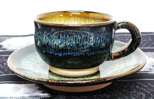 和食器　福岡県伝統工芸品小石原焼　手作り　コーヒーカップ・コップ黒と白