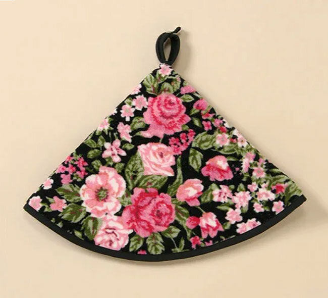 人気商品!!【3,980円(税込)以上お買上げで送料無料】【即納可!!】再入荷しました♪薔薇プリント ラウンドタオル ブラック 丸型タオル タオル サニタリー 生活雑貨 薔薇 バラ ローズ 花柄＊シャーリング加工 ループ・スナップボタン付