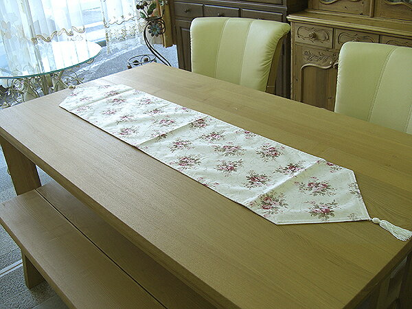 【3,980円(税込)以上お買上げで送料無料】【即納可!!】再入荷しました♪テーブルランナー　32×150cm　ベ..