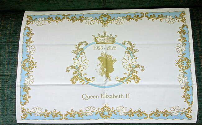 【送料無料】【即納可】再入荷しました♪イギリス　ROY KIRKHAM (ロイカーカム)エリザベス女王追悼ティータオルQueen Elizabeth 　ティータオル　英国雑貨 　テーブルウェア　タペストリー