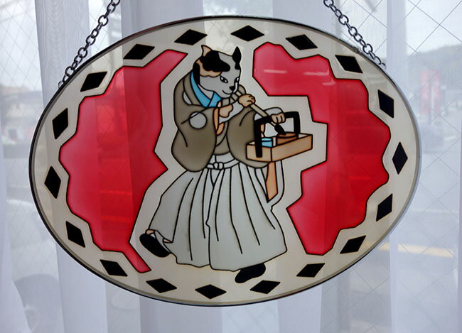 【3,980円(税込)以上お買上げで送料無料】【即納可!!】新入荷しました♪ステンドグラス風 サンキャッチャー『妖怪キャット』アートパネル アートグラス ハンドペイント 窓辺 飾り 風水インテリア雑貨 妖怪 猫 ネコ キャット