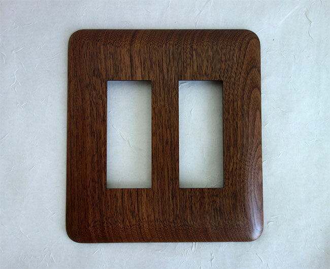 【送料無料】【即納可】新入荷しました♪国産 木製スイッチプレート円 標準タイプ 2連3+3口 ウォールナット材 標準 スイッチプレート スイッチカバー 天然木※...