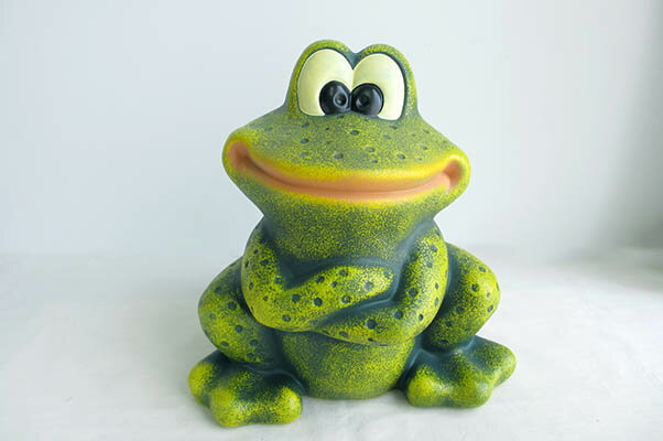 【送料無料】【即納可!!】再入荷しました♪ポルトガル製 陶器 カエル置物よっしゃ蛙 Mサイズ