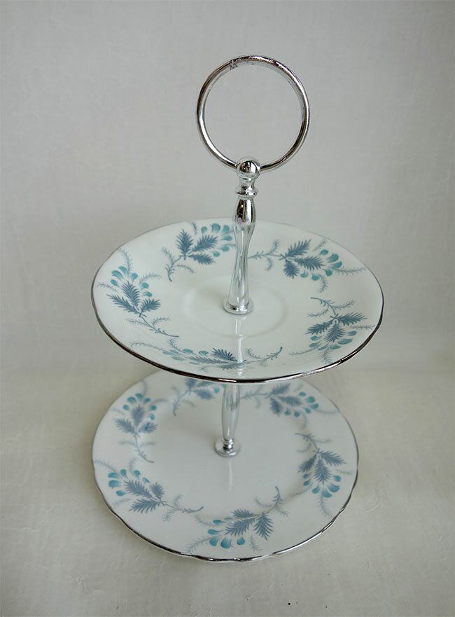 【送料無料】【即納可】新入荷しました♪イギリス 2段ケーキスタンド ケーキ皿ケーキ皿付きスタンド デザートプレート スイーツスタンド 洋食器アンティーク ビンテージ レトロ [2]