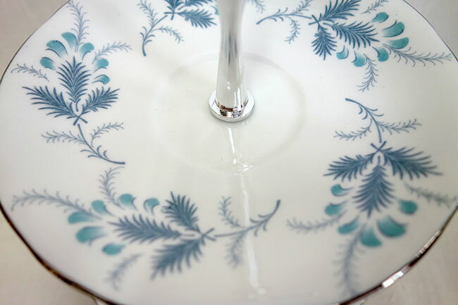 【送料無料】【即納可】新入荷しました♪イギリス 2段ケーキスタンド ケーキ皿ケーキ皿付きスタンド デザートプレート スイーツスタンド 洋食器アンティーク ビンテージ レトロ [3]