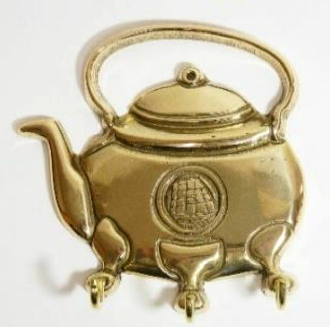 【3,980円(税込)以上お買上げで送料無料】イタリア製　アンティーク調　真鍮　キーハンガー　3連　ティ..