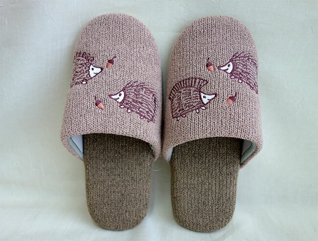 【3,980円(税込)以上お買上げで送料無料】【即納可!!】新入荷しました♪リサ・ラーソン スリッパ『どんぐりとはりねずみ』ピンク Mサイズ Lisa Larson ソフトスリッパ ルームシューズ 部屋履き 生活雑貨 おしゃれ かわいい