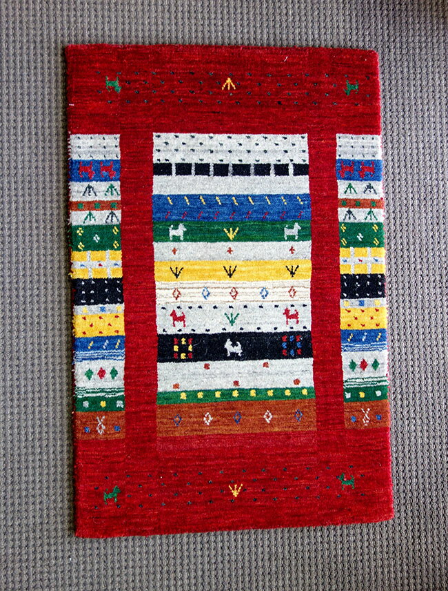 残り1枚で終了!!【即納可!!】【送料無料!!】新入荷しました♪インド製 ハンドルームギャベ レッドギャベ ギャッベ 玄関マット ラグマット 手織り 絨毯 敷物 サイズ：約70X120cm