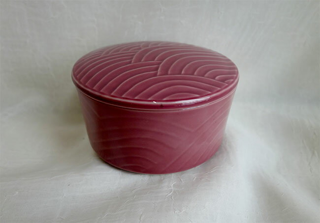 Mino Ware - 【3,980円(税込)以上お買上げで送料無料】【即納可!!】新入荷しました♪日本製　美濃焼　磁器　ふたもの中鉢　ぶどう色蓋付　中鉢　保存容器　惣菜入れ　お重箱　和食器　食器　おしゃれ