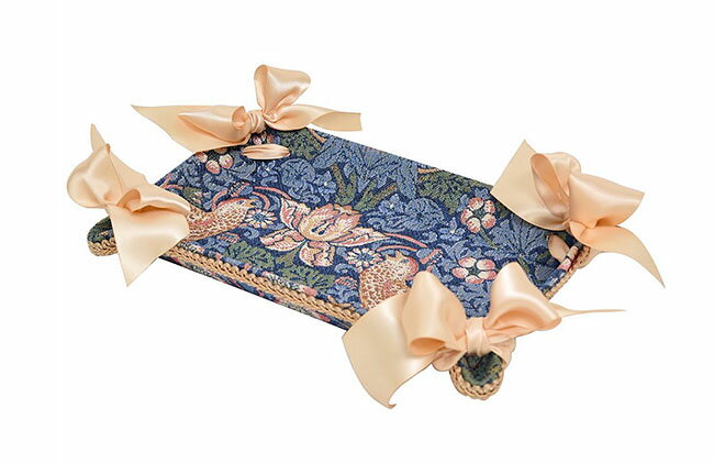 【送料無料】【即納可】再入荷しました♪ジェニファーテイラー ウィリアムモリス リボントレイ『Strawberry Thief』Jennifer Taylor いちご泥棒 小物入れ 布 布張り 収納 高級 リボン付き おしゃれ