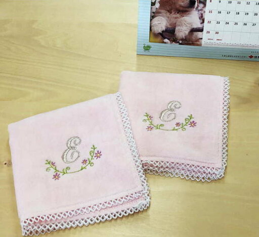 誕生日 プレゼント イニシャル【イニシャルEのタオルハンカチピンク2枚】ハンカチ イニシャル 刺繍 ハンカチ マザー 記念品 名入れ プレゼント 女性 タオルハンカチ ギフト 女性 内祝い お返し ハン 誕生日 プレゼント イニシャル【イニシャルEのタオルハンカチピンク2枚】ハンカチ イニシャル 刺繍 ハンカチ マザー 記念品 名入れ プレゼント 女性 タオルハンカチ ギフト 女性 内祝い お返し ハン