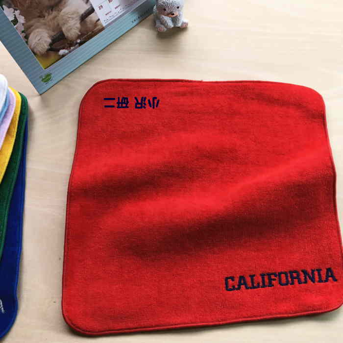 名入れタオル【22cm名入れハンカチCALIFORNIAの文字入り/赤】名前入り ハンカチ タオルハンカチ 刺繍 ネーム刺繍 タオル 文字入り タオルハンカチ 中学生 男の子 かっこいい 今治 ハンカチ 赤 誕生日プレゼント 小学生高学年