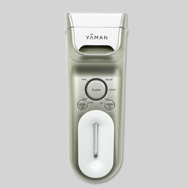 【ヤーマン 家庭用光美容器レイボーテクールパワーの商品詳細】 極強のハイパワーを実現しながら刺激レスな脱毛器 ローラアタッチメント：冷却しながら広い範囲をケアします スポットアタッチメント：VIOや細かい部分のケアに使用します LEDアタッチメント：LED照射や細かい部分のケアに使用します ピンポイントアタッチメント：小鼻のような凸凹面や眉間など狙い撃ちでケアします 【仕様】 サイズ：約W61.5 × D60.0 × H179.5 (mm)（ローラーアタッチメント装着時） 質量：約403g（ローラーアタッチメント装着時） 消費電力：待機時約22W（瞬間最大約84W） 付属品：ローラーアタッチメント、ピンポイントアタッチメント、LEDアタッチメント、スポットアタッチメント、Vデザインツール、ACアダプター、取扱説明書 カラー：シャンパンゴールド 型番：YJEA9N 広告文責： 株式会社しとん TEL 078-600-0366
