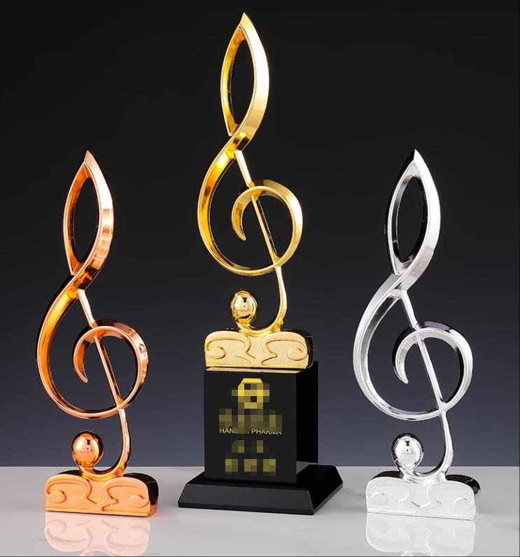 【文字刻印無料】クリスタルトロフィー スポーツ大会 コンテスト コンクール 記念品 表彰シーン コンパクトトロフィー 煌びやかな 豪華な チャンピオントロフィー 高級感 バリエーション豊富 木製台座 高級感抜群 美しい 華やか 大人気 スタンダードトロフィー