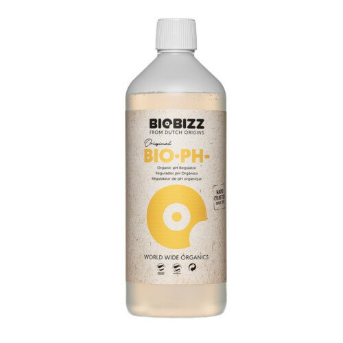 BIO・PH- 1L バイオpHマイナスはクエン酸をベースにしたオーガニックpH調整剤 バイオpHマイナスはレモンなどの柑橘系の果物に含まれるクエン酸をベースにしたオーガニックpH調整剤です。このバイオビズファミリーの新しいメンバーは、特に有機農業分野向けに設計されています。 What is Bio・pH-? 植物が最大量の栄養素を吸収するには、自然な方法でpHを補正することが不可欠です。バイオpHマイナスは培地の微生物を損なうことなく、どんな種類の培地や作物に対しても迅速なpH調整を可能にします。 バイオビズの肥料や活力剤と完全に連携するようにデザインされており、土耕/オールミックス栽培はもちろん、水耕/ココミックス/ライトミックス栽培でも使えます。植物の生長期と開花期の両方に何の問題もなく使用可能です。 How to use it? 必要なバイオビズの肥料や活力剤を希釈してできた培養液のpHを測定します。 pH値を0.5ポイント下げるためには、バイオpHマイナスを 0.1ml 使用します。必要量のバイオpHマイナスを添加後、10秒間撹拌して再びpH値を測定してください。 最適pH範囲(6.2?6.5)に達したら、植物に培養液を与えてください。 Why choose Bio・pH-? バイオpHマイナスは植物の生長期と開花期の両方で、あらゆる培地において、そしてバイオビズのオーガニック培地と液体製品と組み合わせて使用??することができます。 バイオpHマイナスは強酸を含みません。これは、この100％オーガニックpH調整剤が培地の微生物を一切損なわないことを意味します。 発芽から収穫まで、作物を完全なオーガニックに保ちます！ ≪商品詳細≫　内容量：1000ml　重量：&plusmn;1.0kg　原産国：オランダ&nbsp;