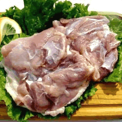 福島・川俣軍鶏(しゃも)生もも肉 約500g 平飼い鶏舎、これぞ天然鶏の味だ! 煮物によし、鍋によし、串焼きにまたよし。シャモ モモ肉