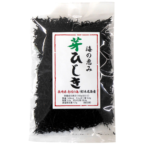 九州産の芽ひじきです。炊き込みご飯やひじき豆などの炒め煮に最適です。ひじきは栄養価が非常に高い海藻の一種です。カルシウムが牛乳の約12倍、食物繊維はごぼうの約7倍とも言われています。長ひじきに比べ、柔らかい食感で老若男女問わず、幅広い方に大人気の一品です。真水に適量を戻し、10分程待ちますと、約8倍に膨張します。軽く水を切り煮物、炊き込みご飯などにお使いください。＜リニューアル情報：2024年1月＞原材料が『長崎県対馬産』から『九州産』へリニューアルします。ご注文時期によってはリニューアル前の商品をお届けすることがあります。ご了承のうえご注文くださいますようお願い申し上げます。商品詳細商品番号km0137原材料芽ひじき（九州産）内容量30g栄養成分表示（100g当たり）熱量：149kcal、たんぱく質：9.2g、脂質：3.2g、炭水化物：58.4g、食塩相当量：4.7g賞味期限製造日より1年保存方法直射日光を避け、常温にて保存して下さい。販売元有限会社本尾海産広告文責有限会社自然館0957-22-8770【関連ワード】九州産,天然,ヒジキ,乾燥ひじき,乾燥芽ひじき,めひじき,めヒジキ,増える,有限会社本尾海産