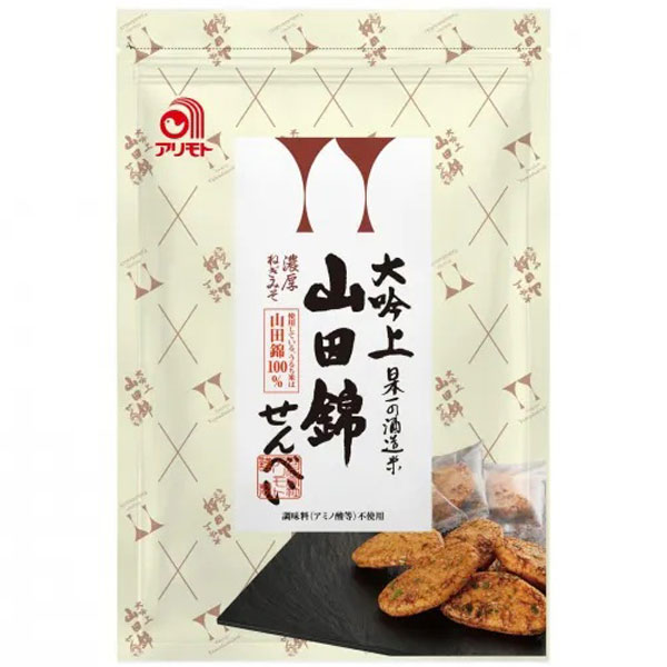 八丁味噌と国産の乾燥ねぎを使用した濃厚ねぎみそ味のお煎餅日本一の酒造米である「山田錦」の原料にこだわり、やさしい味のお煎餅に仕上げました。八丁味噌と国産の乾燥ねぎを使用した濃厚ねぎみそ味。日本一の酒造米である「山田錦」の原料にこだわり、やさしい味のお煎餅に仕上げました。「山田錦」は至高の日本酒を生み出す最高の原料として、酒造メーカーから高く評価されており、中でも　大吟醸酒・吟醸酒を造るには、これしかないと言われているほどです。そんな最高のお米でおせんべいを焼き上げました。八丁味噌と国産の乾燥ねぎを使用した濃厚ねぎみそ味。「加工でん粉」や「でん粉」を使用せず、お米自身の膨張力だけでサクッとした食感を実現しています。食べやすい一口サイズ。また、一枚一枚が個包装されており、分け合いやすいことも人気です。※本製品工場では、卵・乳成分・えび・かにを含む製品を製造しています。＜リニューアル情報：2026年7月より＞プラ袋からアルミ袋へ変更となりました。商品詳細商品番号ms34010原材料うるち米（国産山田錦）、醤油、砂糖、豆みそ、水あめ、米油、乾燥ねぎ（一部に小麦・大豆を含む）内容量22枚入栄養成分表示（100g当たり）エネルギー：380kcal、たんぱく質：5.8g、脂質：6.0g、炭水化物：75.7g、食塩相当量：3.1g賞味期限製造日より150日開封後はお早めにお召し上がり下さい。保存方法直射日光・高温多湿の場所を避けて保存してください。アレルゲン小麦、大豆販売元合名会社アリモト広告文責有限会社自然館 0957-22-8770【関連ワード】山田錦煎餅,山田錦センベイ,山田錦せんべい,おかし,お菓子,おやつ,合名会社アリモト