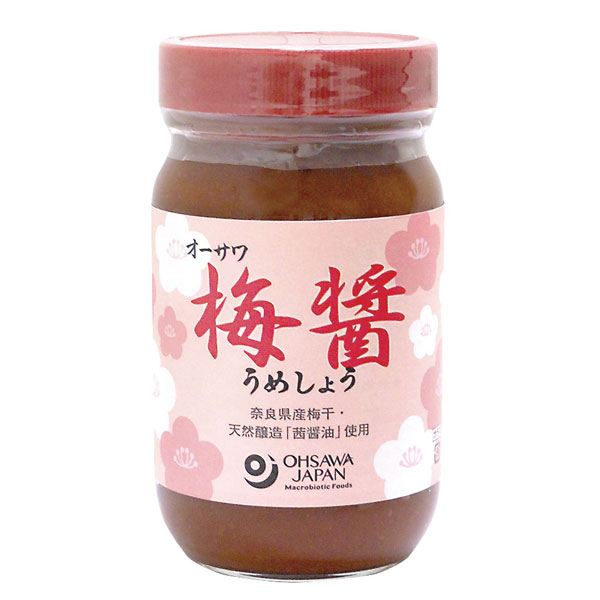 奈良産梅干しに天然醸造「茜醤油」を使用した梅醤奈良産梅干しに茜醤油をミックスしました。番茶を注ぐと梅醤番茶になります。他にもごはん、冷奴、和え物におすすめです。【お召し上がり方】小さじ1〜2杯を美味しいと感じる量の湯や番茶に溶いて。また、和え物やすまし汁もおすすめです。＜梅醤番茶の作り方＞本品におろし生姜や生姜汁を適量加え、三年番茶を注いでください。商品詳細商品番号os0687原材料梅干（奈良産）、本醸造醤油（国内産）栄養成分表示（100gあたり）エネルギー：42kcal、タンパク質：2.7g、脂質：0.3g、炭水化物：7g、食塩相当量：13.2g内容量250g賞味期限製造日より1年保存方法冷暗所保存してください。開封後は冷蔵庫に入れ、お早めに召し上がりください。アレルゲン小麦、大豆区分日本製・健康食品販売元オーサワジャパン株式会社広告文責有限会社自然館0957-22-8770　