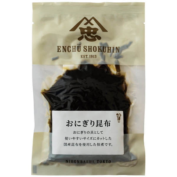 直火釜でじっくり炊き上げ、昆布本来の旨みを引き立てた細切り佃煮北海道産昆布を100％使用し、おにぎりの具に使いやすい短めの細切りにカットしました。直火釜でじっくりと炊き上げることで、昆布本来の旨みを限界まで引き立てています。ご飯のおかずやお茶漬けなどにもぴったりで、毎日の食卓に重宝する逸品です。酸味料・増粘多糖類・カラメル色素は使用していません。商品詳細商品番号os4950原材料昆布（北海道産）、醤油、粗糖、麦芽水飴、発酵調味料、かつおだし内容量100g栄養成分表示（100gあたり）エネルギー：126kcal、たんぱく質：2.2g、脂質：0.1g、炭水化物：29.2g、食塩相当量：3.9g賞味期限製造日より常温で90日保存方法常温にて保存してください。販売元遠忠食品株式会社広告文責有限会社自然館 0957-22-8770【関連ワード】おにぎり昆布(佃煮),おにぎりこんぶつくだに,北海道産昆布,細切り昆布,直火釜炊き,おにぎりの具,ご飯のお供,お茶漬け,無添加,佃煮昆布,惣菜,和食,保存料不使用,着色料不使用,旨み［ごはんの素］ご飯の素,混ぜご飯の素,まぜごはんの素,炊き込みご飯の素,炊き込ご飯の素,ご飯のお供,味ご飯,お弁当,おにぎり,遠忠食品株式会社