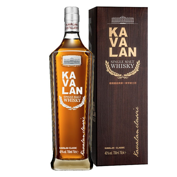 12本まで送料1個口 《商品名》カバラン　クラシック（Kavalan Classic） 《容量》700ml 《アルコール度》40％ 《原産国》台湾 《品質分類》シングルモルトウイスキー 《原材料》モルト 《商品特徴》カバラン・クラシック・シングルモルトウイスキーは、台湾から生まれるウイスキーの品質の高さを体現しています。蒸溜所の職人技が、湿度の高い台湾の気候と相まって、多様で複雑なウイスキーを生み出している。フレッシュでクリーンなこのウイスキーは、シルクのような滑らかさとトロピカルフルーツ、特にマンゴーの香りが豊かである。 《色》生き生きとした情熱的な琥珀色 《フレーバー》クリーン、エレガント、フローラル（蝶蘭の心地よく爽やかな香り）、フルーティで魅惑的。蜂蜜、トロピカルフルーツ（特にマンゴー）、洋梨、バニラ、ココナッツ、チョコレートのニュアンス。 《味わい》ほのかな甘いマンゴージュースにスパイシーな複雑味と穏やかな温かみが加わり、ミディアムでオイリー、柑橘系のフィニッシュ。 《テイスティング》カヴァラン・クラシックはシーフードと最高の相性。カバラン・クラシックを水で希釈して、氷を入れて冷やして飲むのもおすすめです。