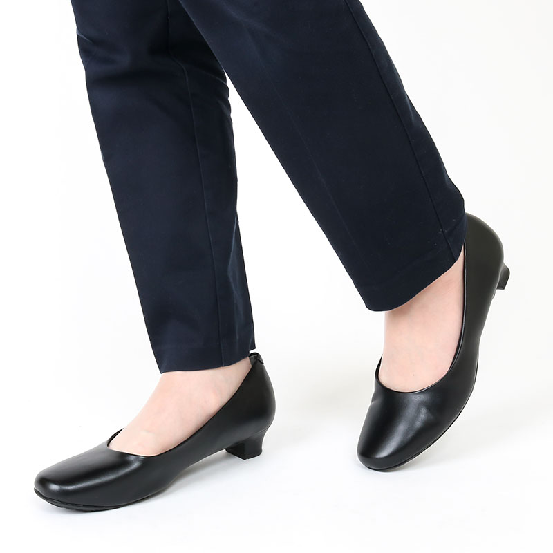 【全品P15倍！15日00:00〜24H限定】レディワーカー Lady worker LO17130 レディース靴 靴 シューズ 4E相当 スクエアトゥパンプス ゆったり 消臭 ローヒール 仕事 ビジネス 就活 リクルート 冠婚葬祭 フォーマル 黒パンプス プレーンパンプス シンプル ブラックのサムネイル