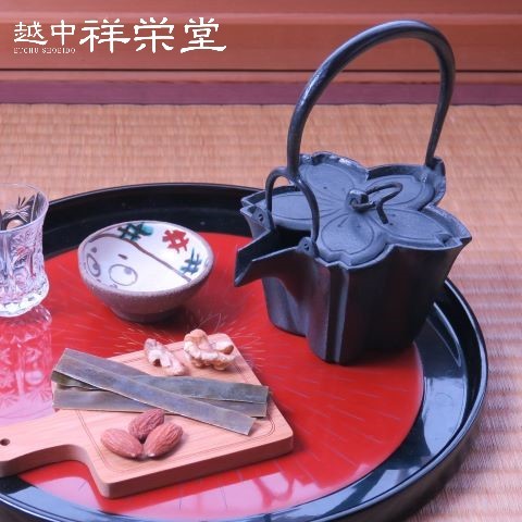 喜多庄兵衛作　高岡　鉄製燗鍋　かんなべ　桜　(鉄蓋のみ）紙箱入り　茶道具　酒器　しゅき　懐石道具