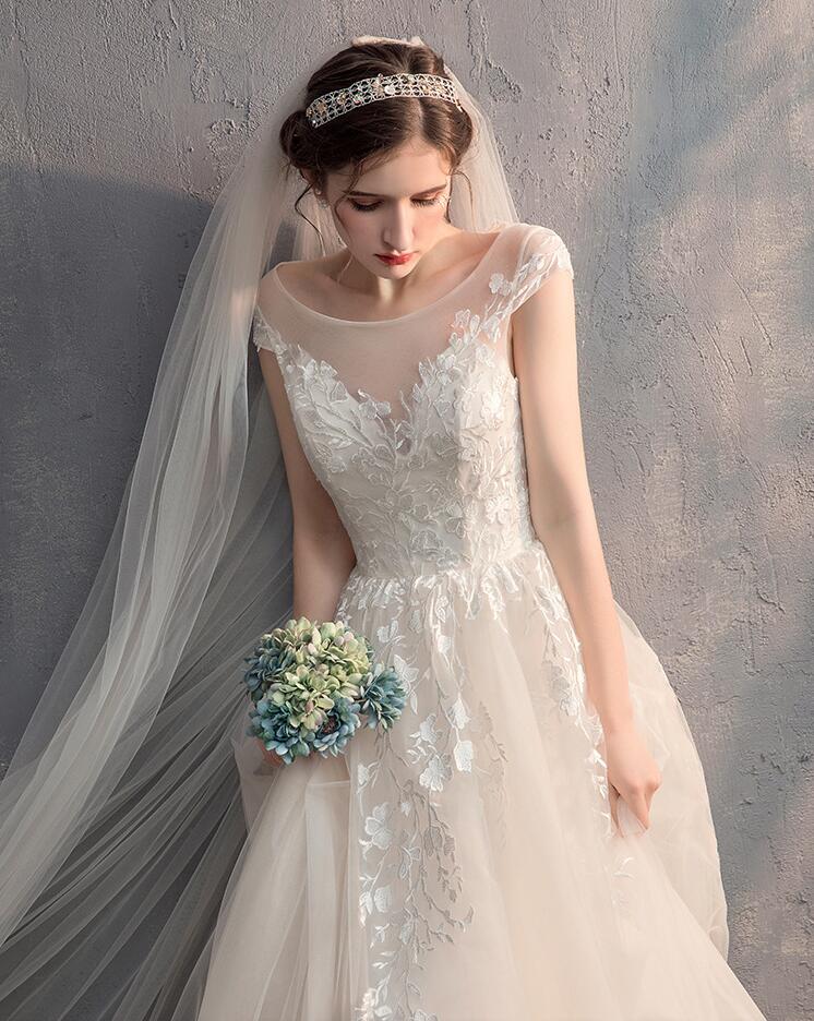 【送料無料】ウェディングドレス トレーン 花刺繍 レース ドレス イブイングドレス 白ドレス 高級感 きれいめ 結婚式 韓国風 お花嫁ドレス 編み上げ 前撮り/後撮り パーティードレス 挙式 海外旅行 写真撮影 ブライダル 披露宴 二次会 演奏会 舞台 ピアノ プリンセスライン