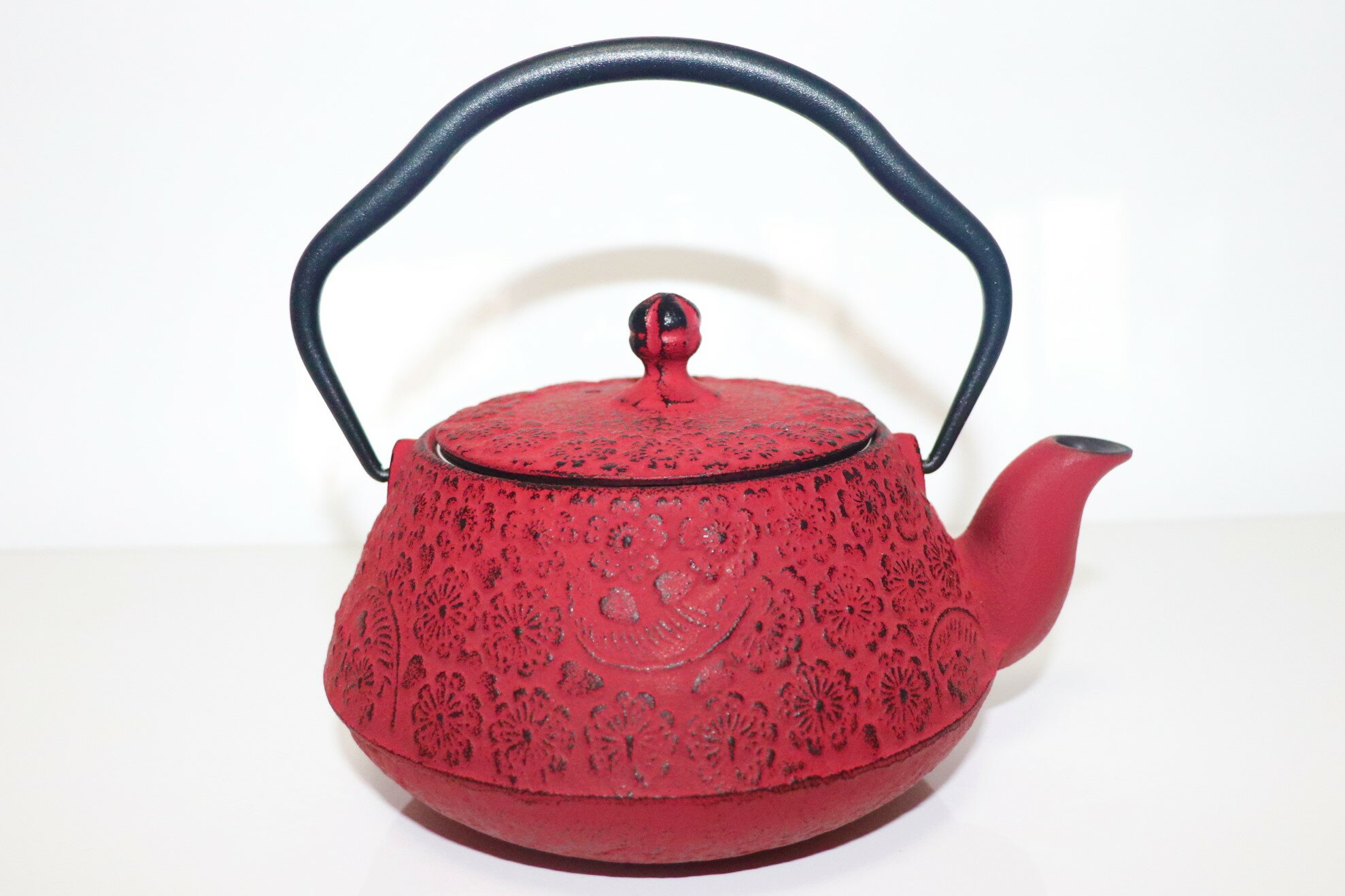 南部鉄器 鉄瓶 急須 腰張型桜 0.5L 赤 茶こし付 南部鉄瓶 日本製 きゅうす 茶瓶 や...