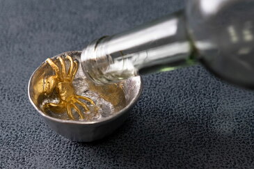 錫 ぐい呑み ぐい呑 ぐいのみ ぐい飲み おちょこ お猪口 蟹 金 純錫 おしゃれ オシャレ かっこいい かわいい まろやか 高級感 プレゼント ギフト 贈り物 おいしい インテリア 金箔 酒 日本酒 カニ 酒器 盃 国産 日本製 伝統工芸 美味しい 宅飲み 家飲み スズ すず 抗菌
