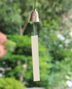 風鈴 釣鐘 黄金色 高岡鉄器 鉄 鈴 おしゃれ オシャレ かわいい 可愛い 音色 の 良...
