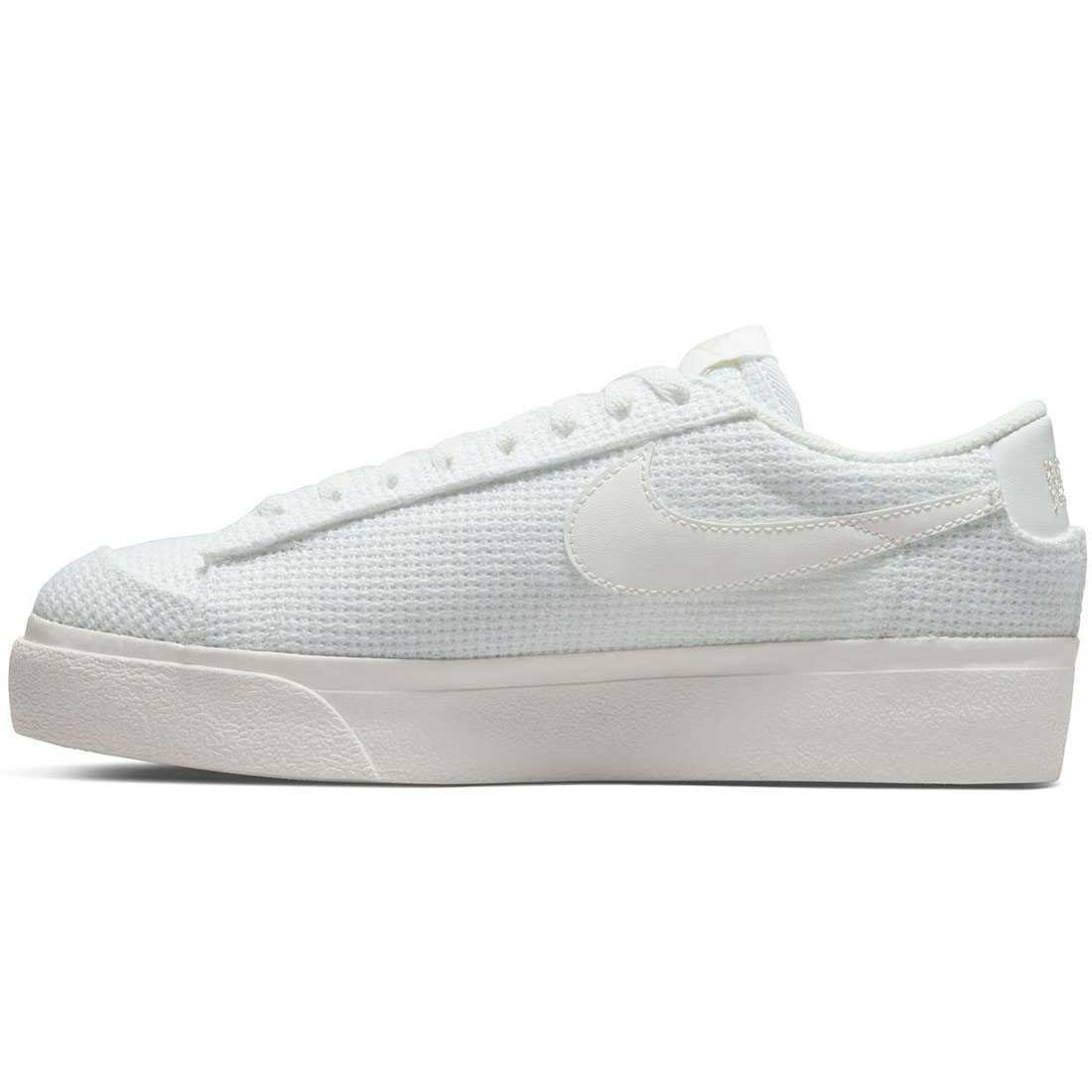 Rakuten - ナイキ ブレーザー ロー プラットフォーム エッセンシャル NIKE W BLAZER LOW PLATFORM ESS サミットホワイト DN0744-100