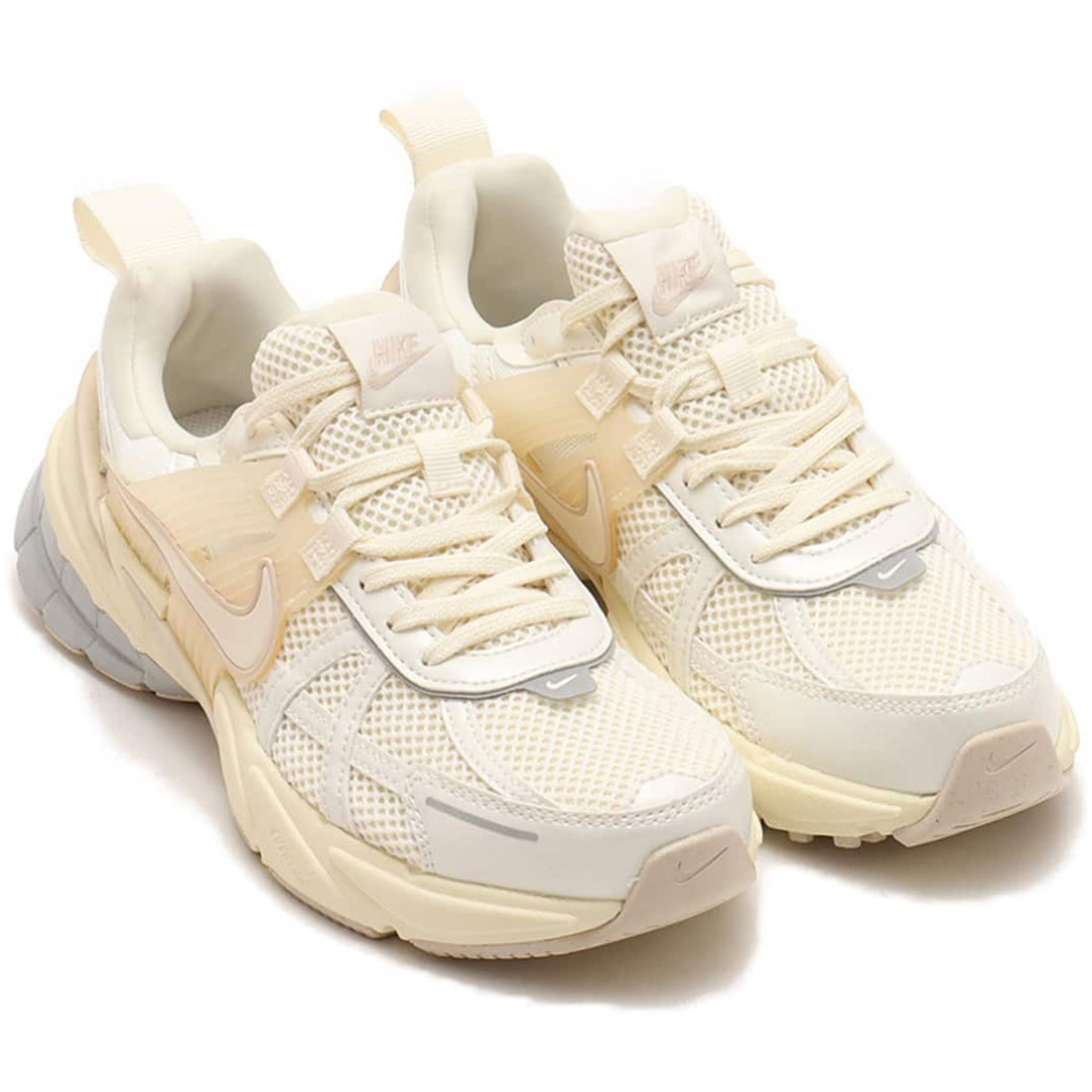 ナイキ V2Kラン NIKE W V2KRUN ペールアイボリー/ココナッツミルク HQ1512-110のサムネイル