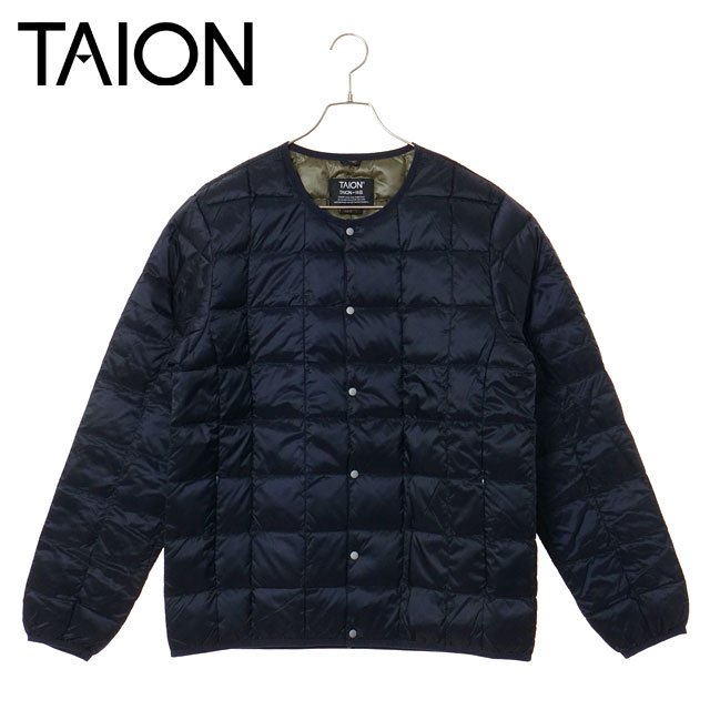 [ ブランド ] タイオン　TAION [ ジャンル ] ダウンジャケット [ 素　 材 ] 表地：ナイロン100％ 裏地：ポリエステル100％ 中わた：ダウン95％／フェザー5％ [ サイズ ] 着丈×身幅×肩幅×袖丈（cm） Mサイズ：...