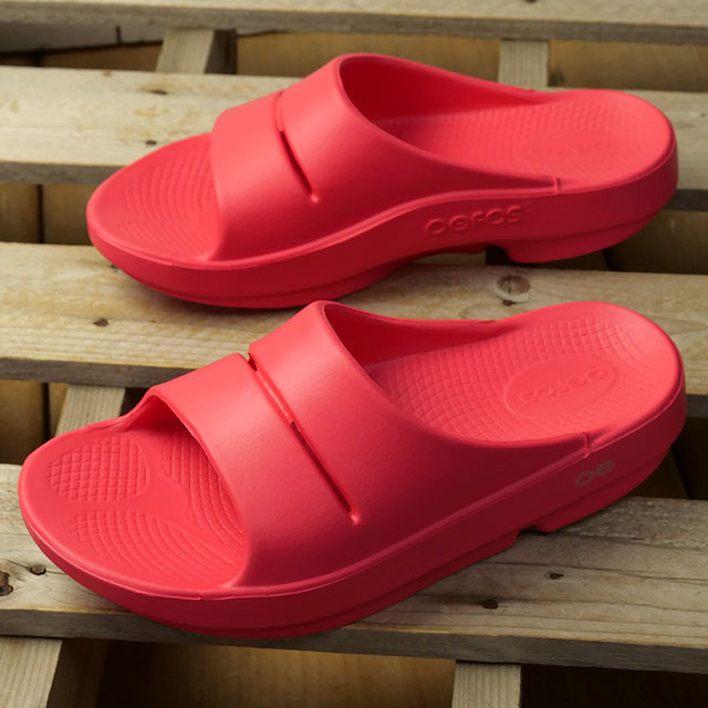 【5/31まで！最大100％ポイントバック！】【6か月保証】ウーフォス OOFOS リカバリーサンダル ウーアー （2000020156251 SS25） OOahh レディース 靴 スライドサンダル 疲労回復 アフタースポーツ NeonBerry 正規取扱店