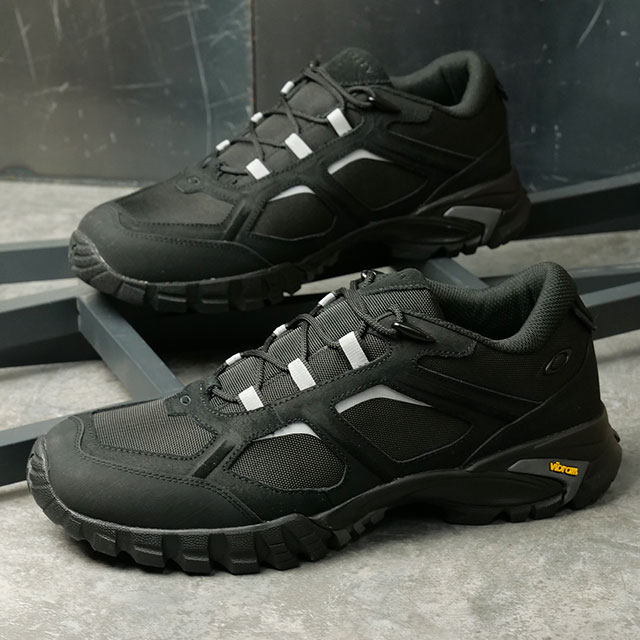 Rakuten - 【最大100%ポイントバック】Oakley オークリー スニーカー メンズ シエラ テレイン [FOF100541-02E] SIERRA TERRAIN 靴 シューズ ビブラムソール 黒 BLACKOUT 正規取扱店